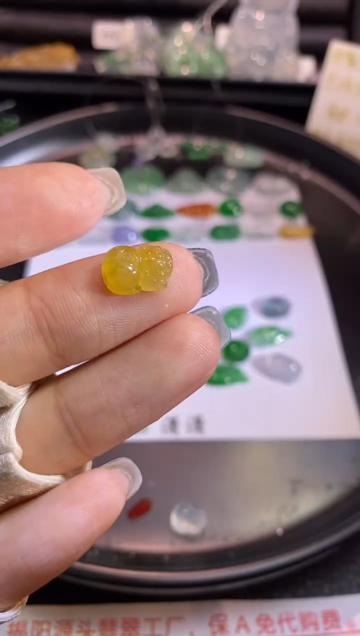 翡翠挂件未镶嵌貔貅