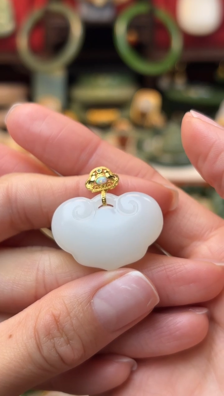 【闪购商品】和田玉挂件18K金镶嵌1