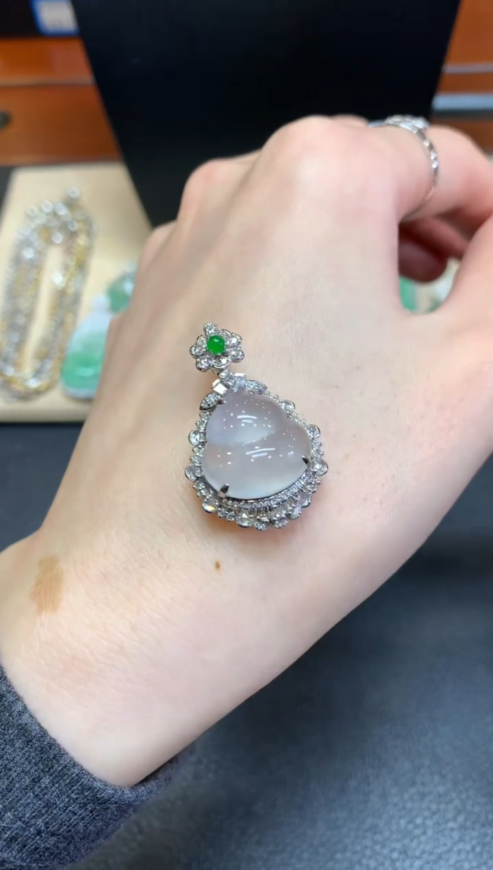 【闪购商品】翡翠颈饰18K金镶嵌葫芦【无服务费】