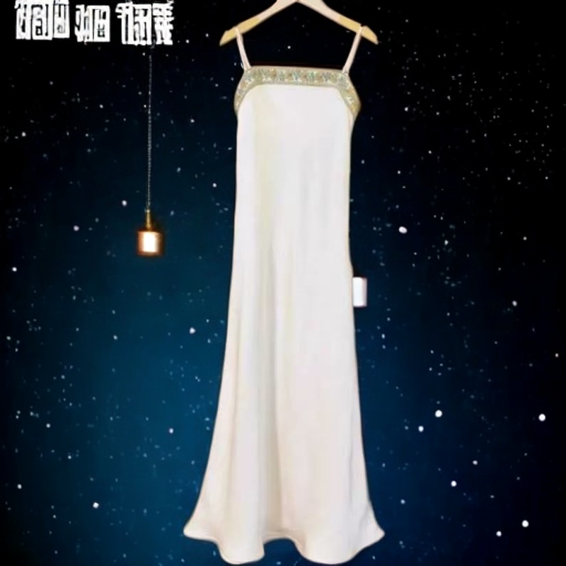 000-8时尚气质刺绣高定轻奢吊带裙