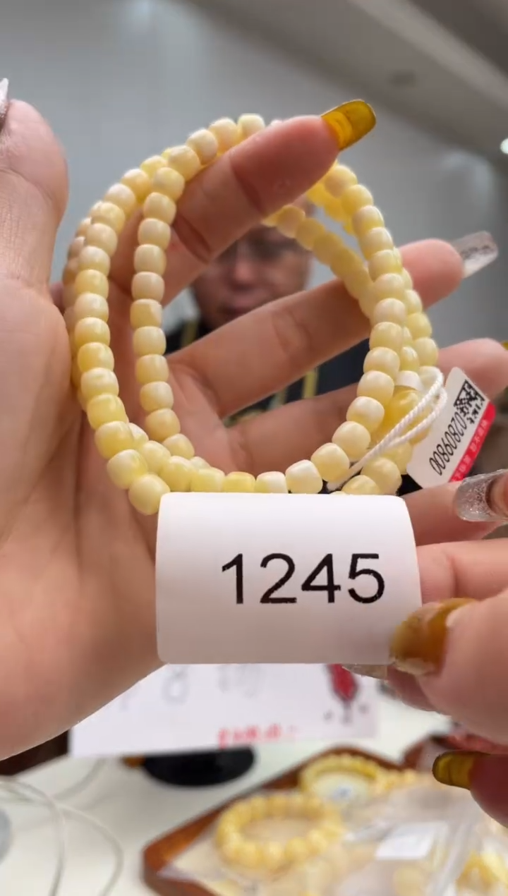 【闪购商品】琥珀裸石未镶嵌1245多样性发其中一件