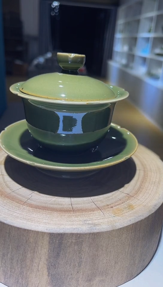 原生态原矿葱绿葵口盖碗瑕疵69