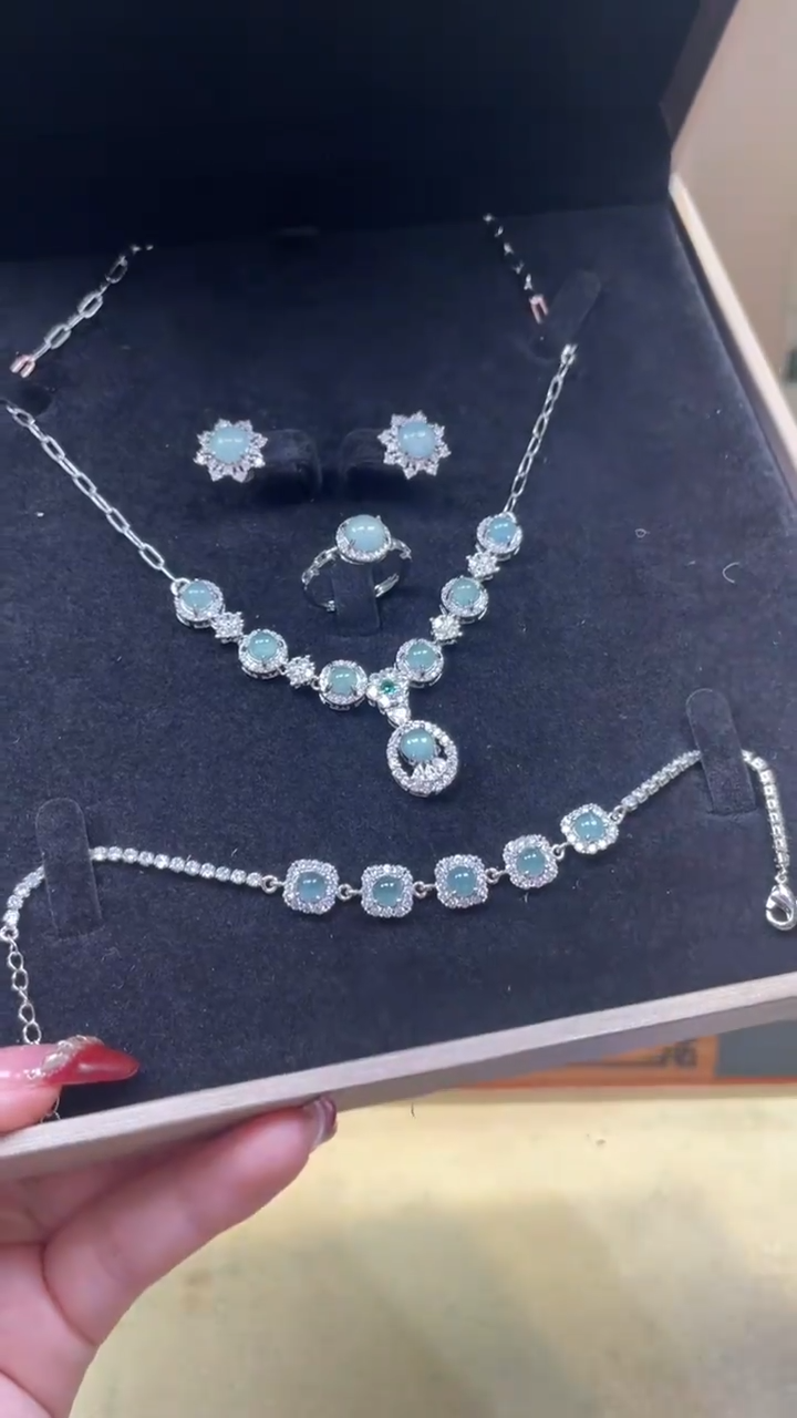 【闪购商品】翡翠颈饰未镶嵌      *A28 (只发一套)