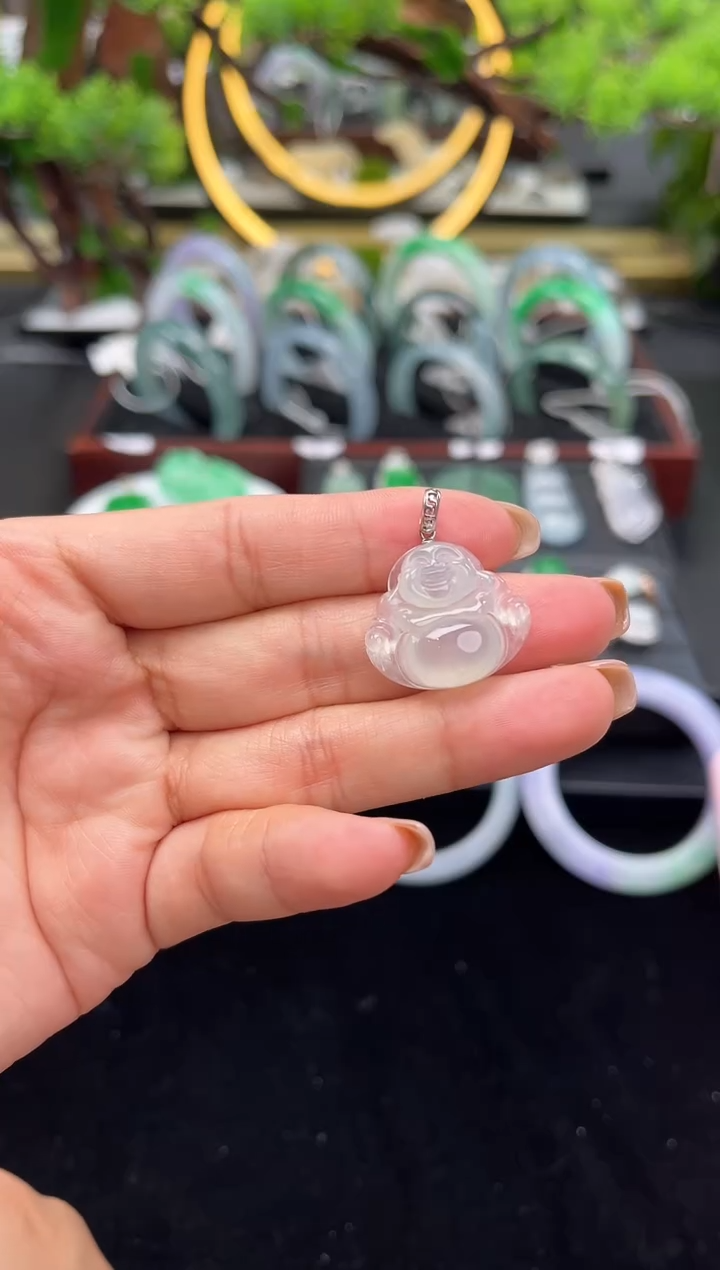 颈饰18K金镶嵌翡翠吊坠