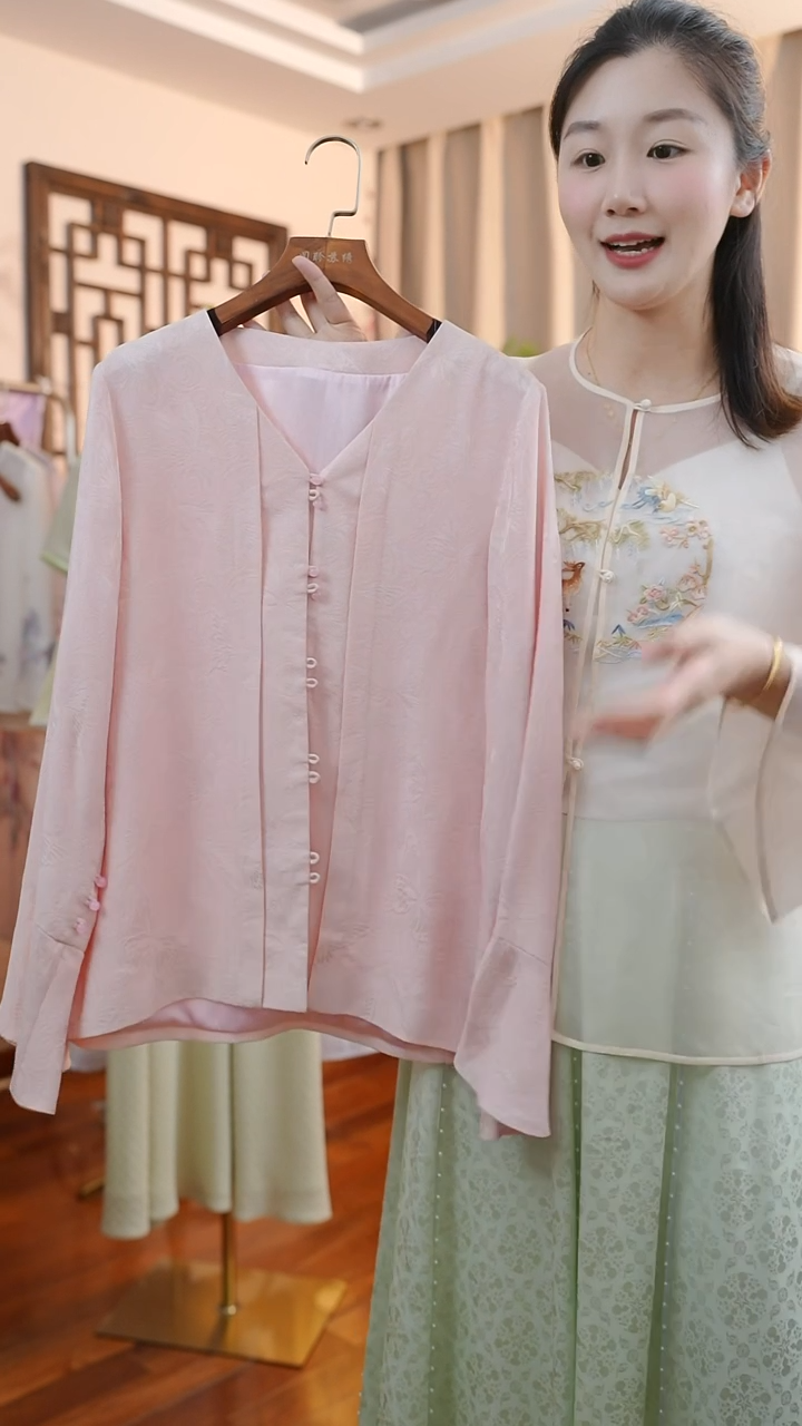 织绣桑蚕丝非遗苏绣服饰