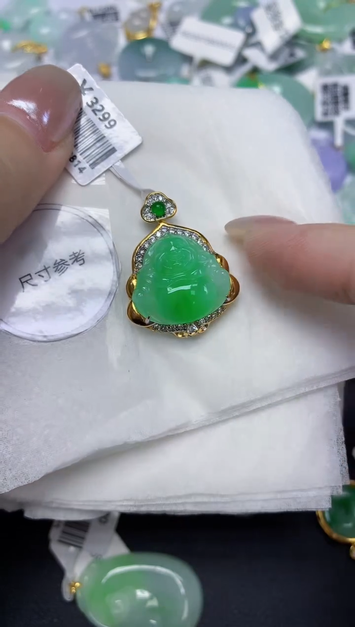 颈饰18K金镶嵌翡翠天然缅甸翡翠A货多样性发一件