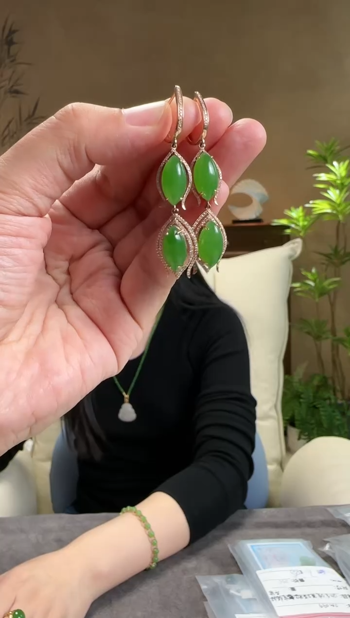 【闪购商品】和田玉耳坠18K金镶嵌18K金镶碧玉苹果绿马眼耳扣