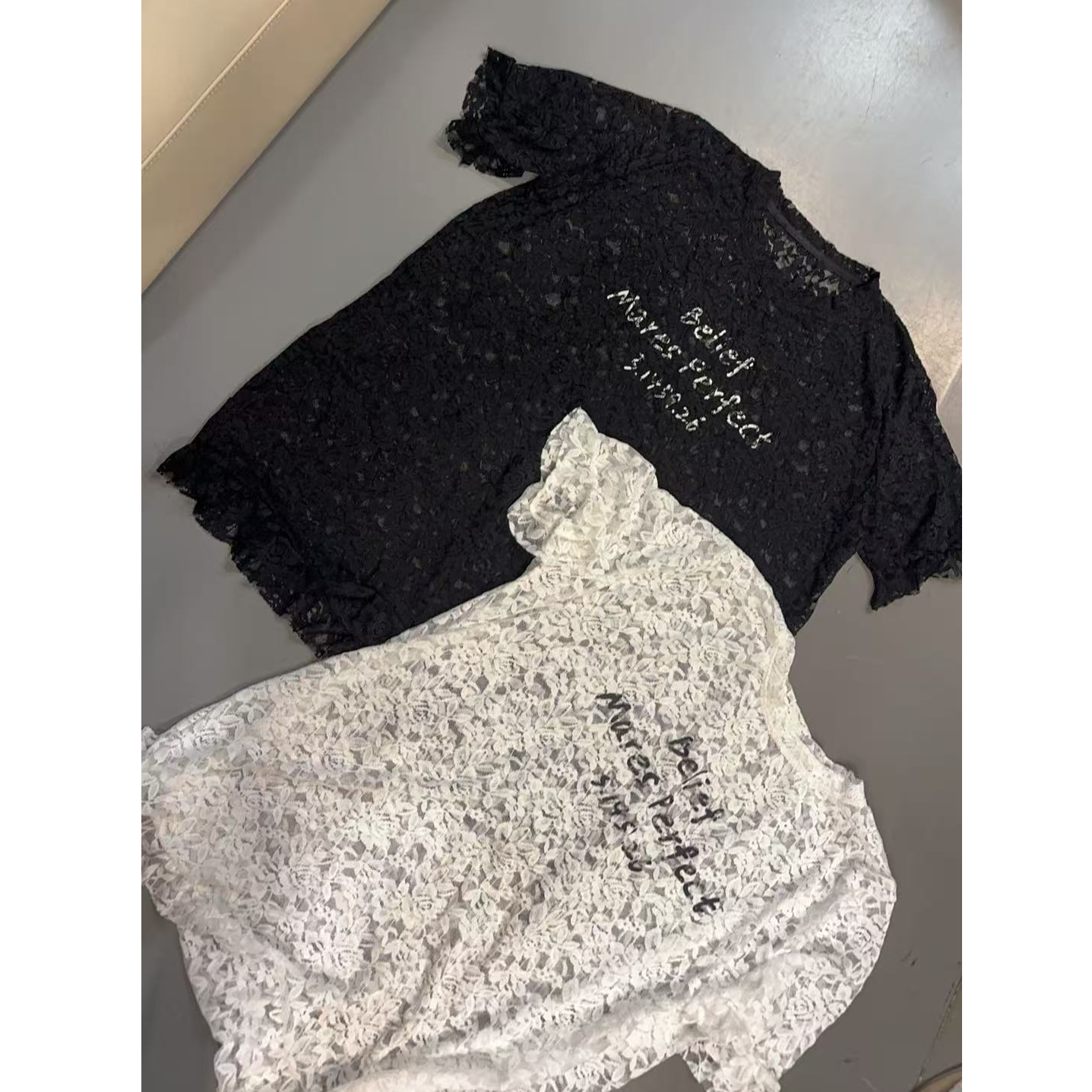 【文乐乐】夏季新款洋气个性字母印花时尚休闲潮流提花镂空T恤7126