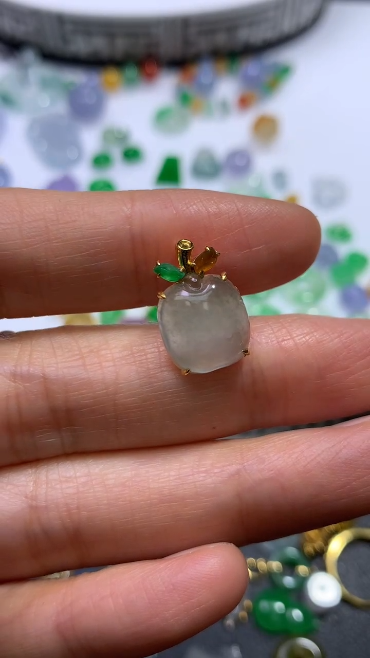 18K金镶嵌定制翡翠18K金镶嵌 定制翡翠