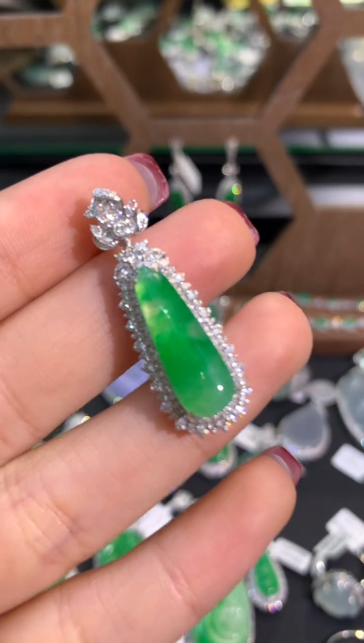 【闪购商品】翡翠吊坠(不含链)18K金镶嵌吊坠