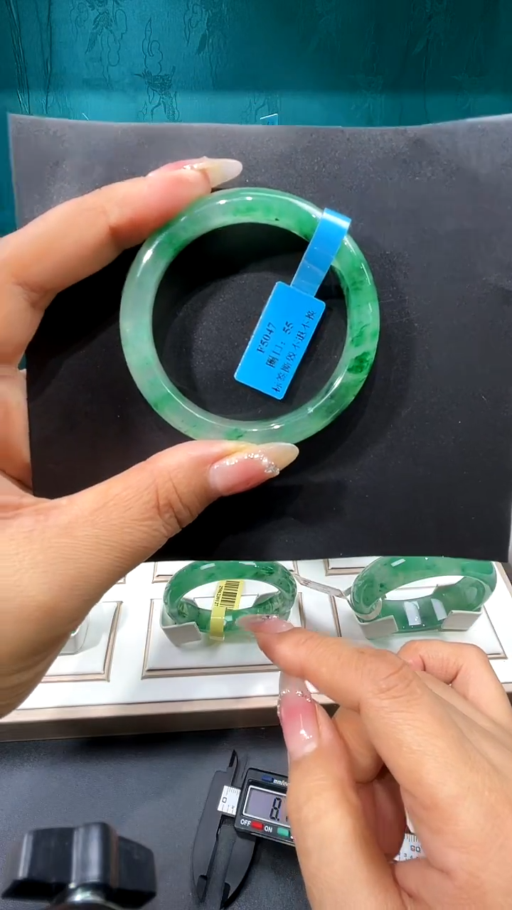 未镶嵌手镯石英质玉（非洲翠）12手镯