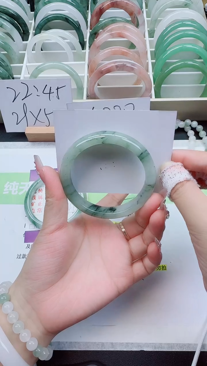 【闪购商品】石英质玉手镯未镶嵌189/57-58圈