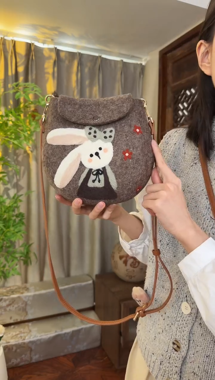 羊毛非遗羊毛毡包 蛋蛋包三花兔