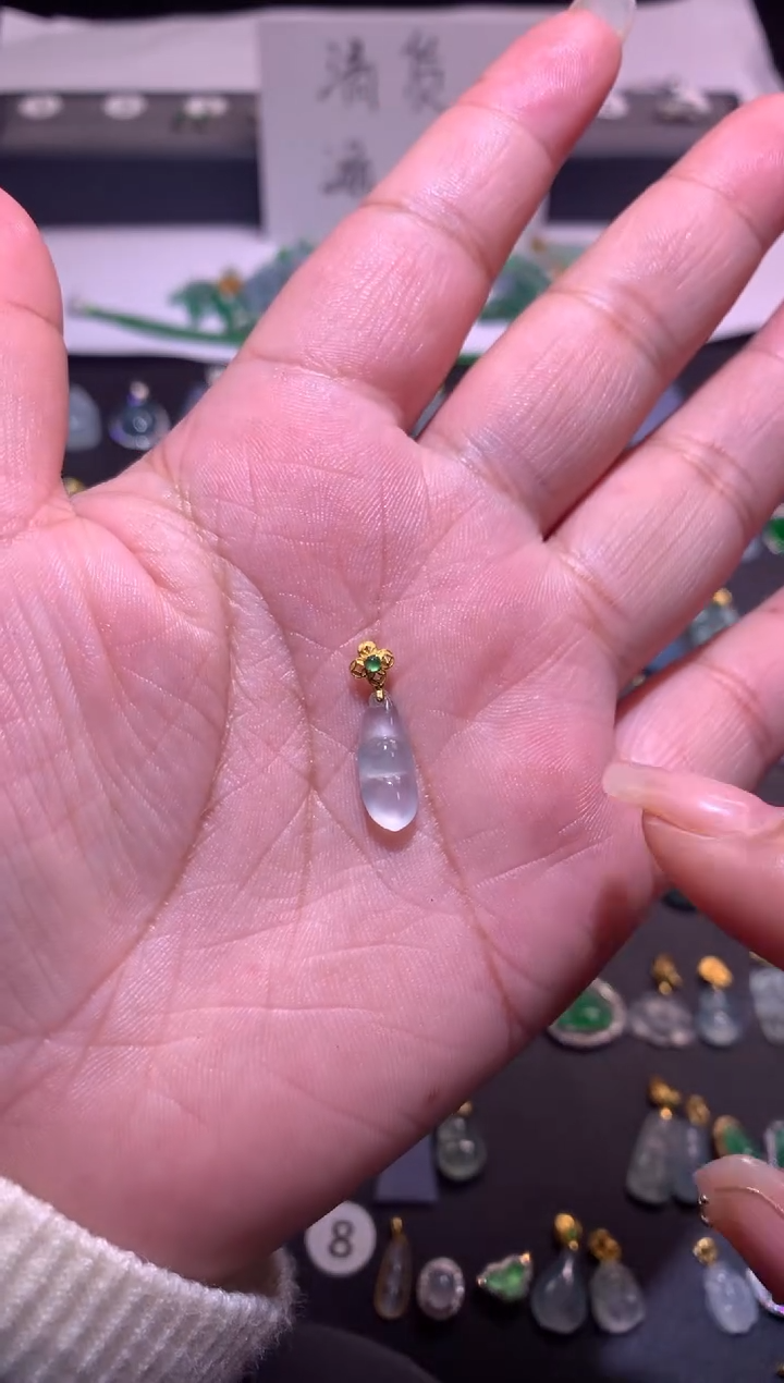 【闪购商品】翡翠吊坠(不含链)18K金镶嵌1