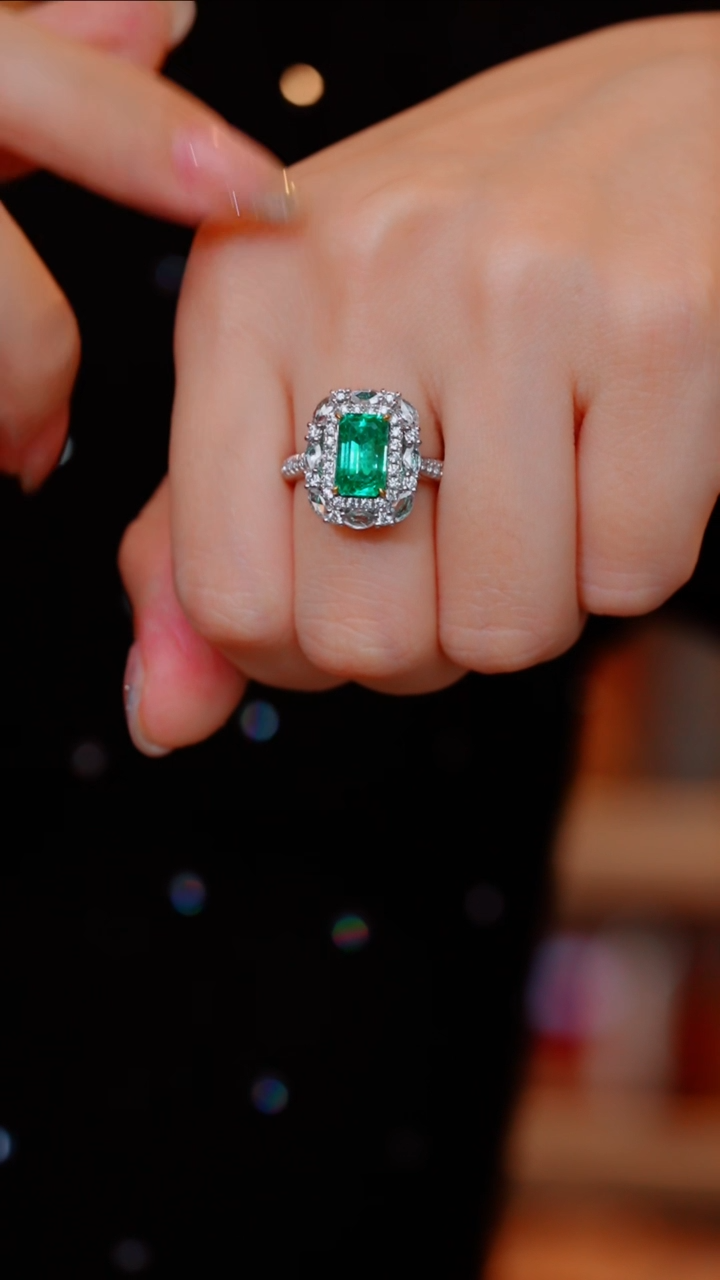 【闪购商品】祖母绿戒指18K金镶嵌多样性发@@U9755