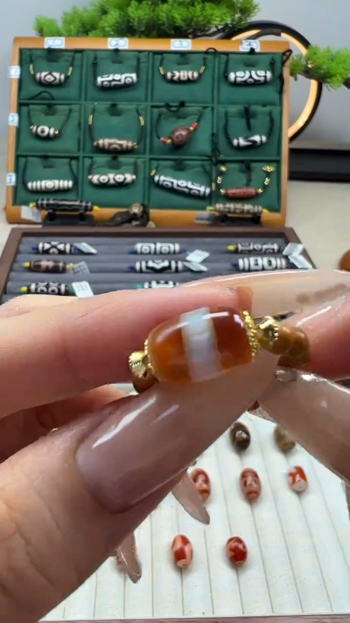 玛瑙/玉髓（覆膜）颈饰未镶嵌1微瑕随机发货