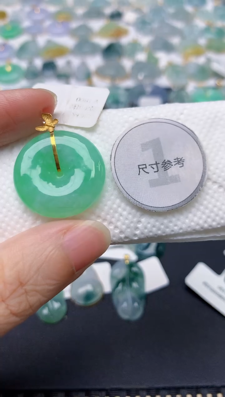 翡翠18K金镶嵌颈饰天然缅甸A货翡翠