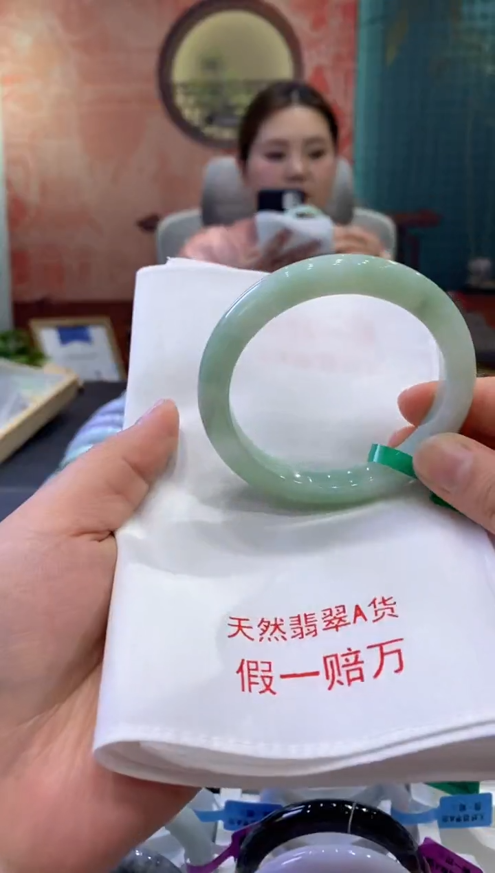 【闪购商品】翡翠手镯未镶嵌多人0003526