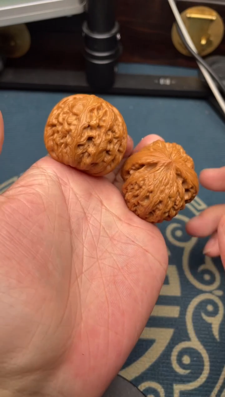 文玩核桃吊坠红锦鲤41