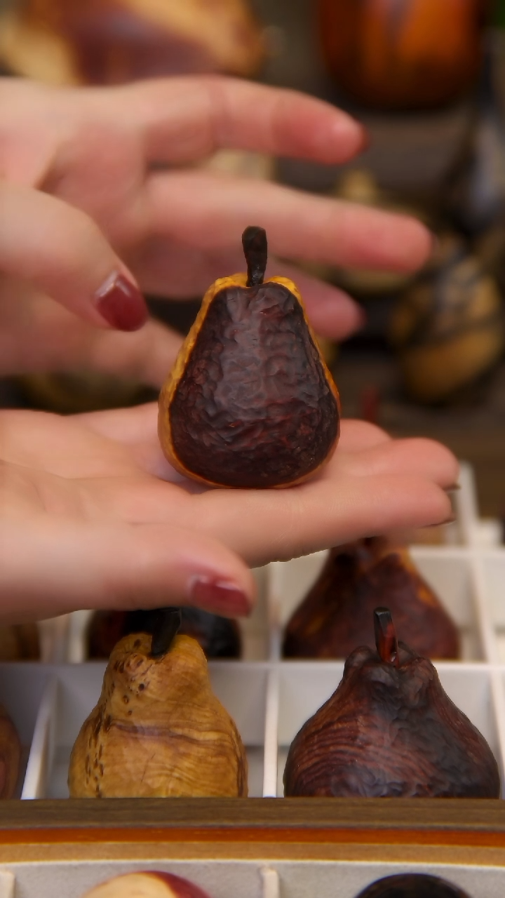 【闪购商品】木微凹黄檀俏色鸭梨