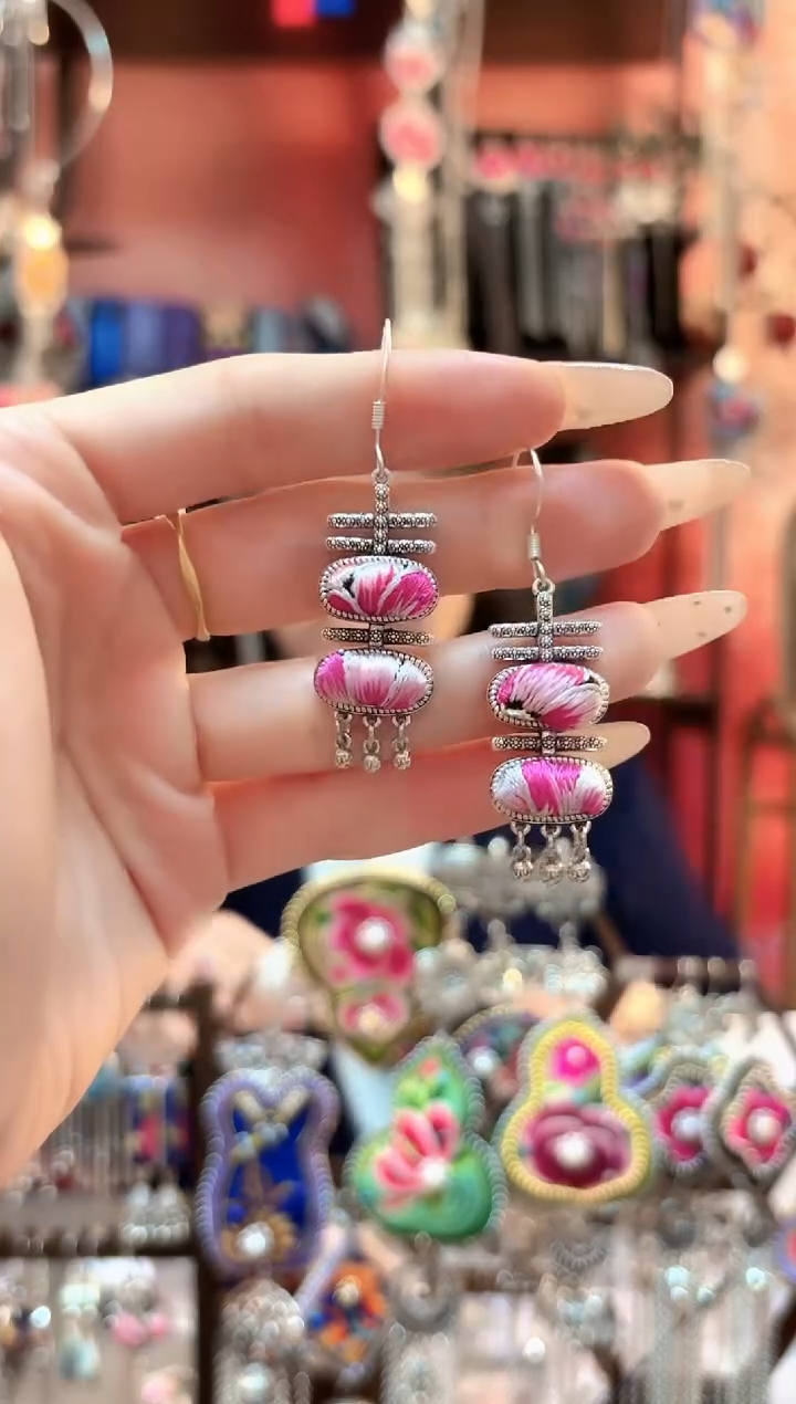 织绣云织谣民族风精美饰品   550