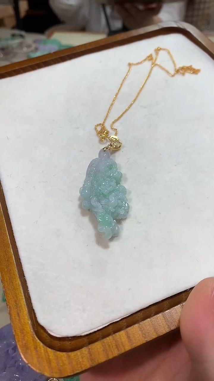 颈饰未镶嵌翡翠吊坠