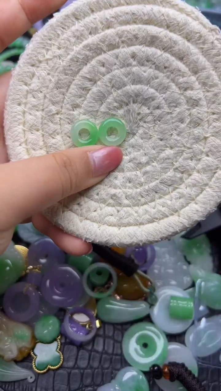 颈饰未镶嵌翡翠天然缅甸翡翠吊坠