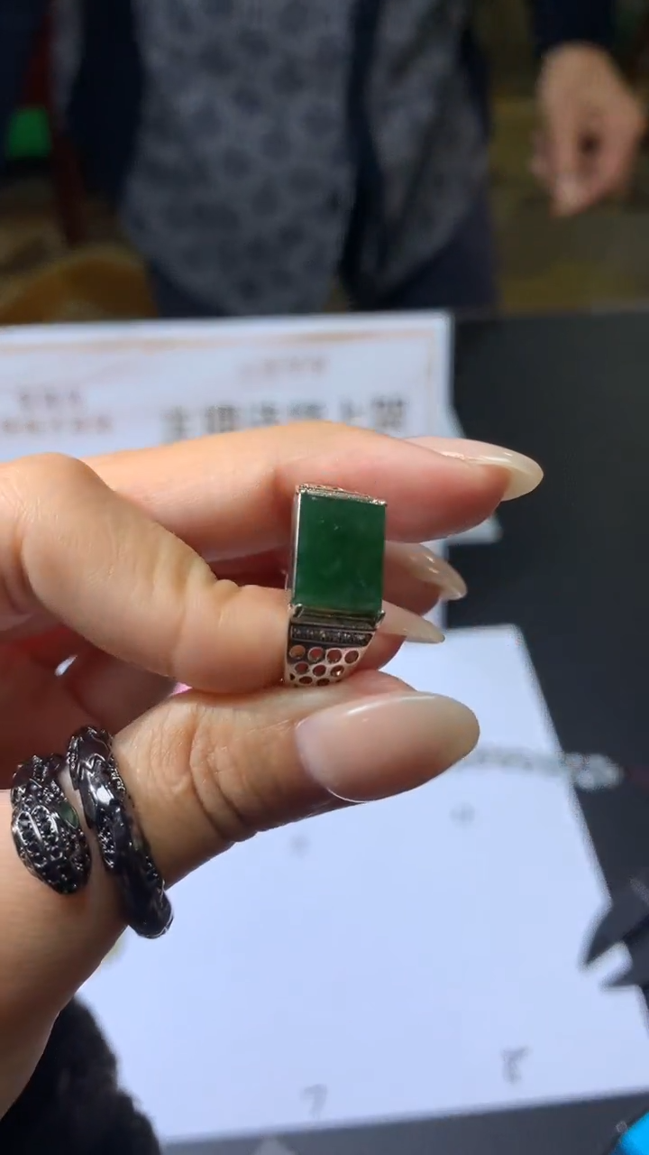 【闪购商品】定制翡翠银S925镶嵌不退不换随机发CMH1件-A