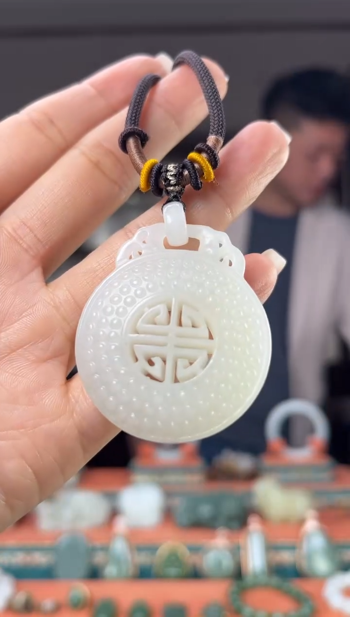 颈饰未镶嵌和田玉佩佩