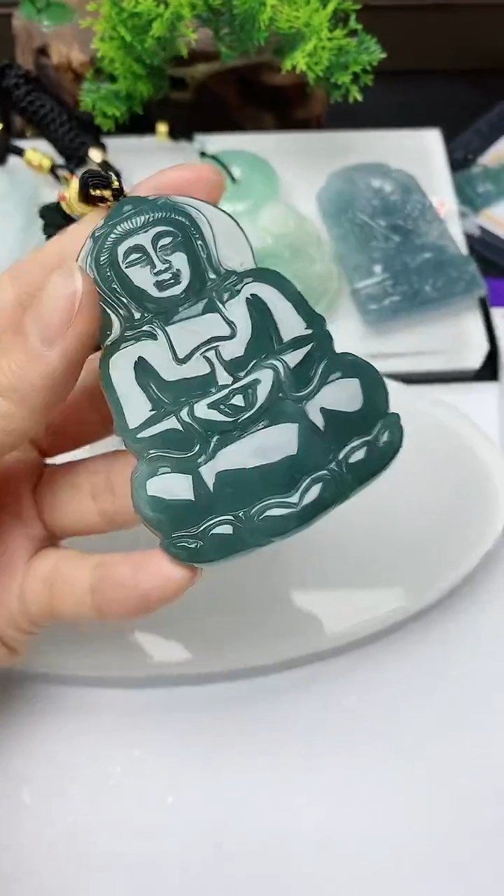 【闪购商品】翡翠颈饰未镶嵌        