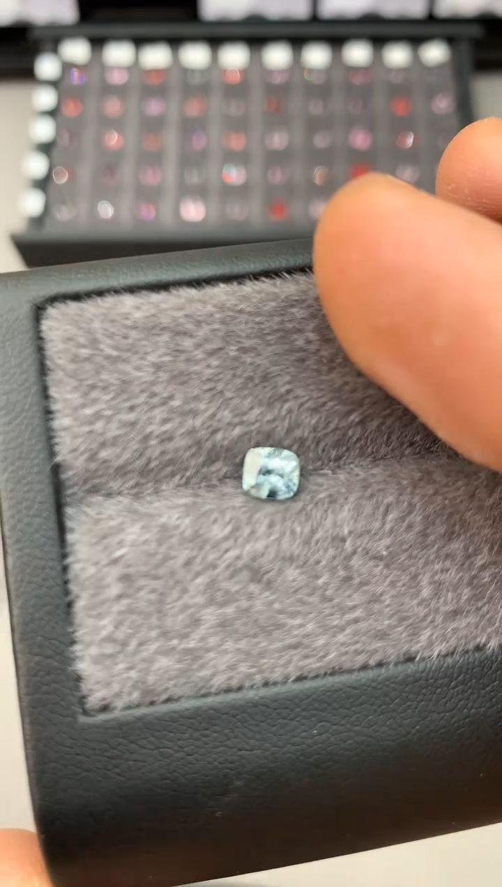 【闪购商品】定制蓝宝石裸石未镶嵌0.77ct 缅甸无烧彩色蓝宝石