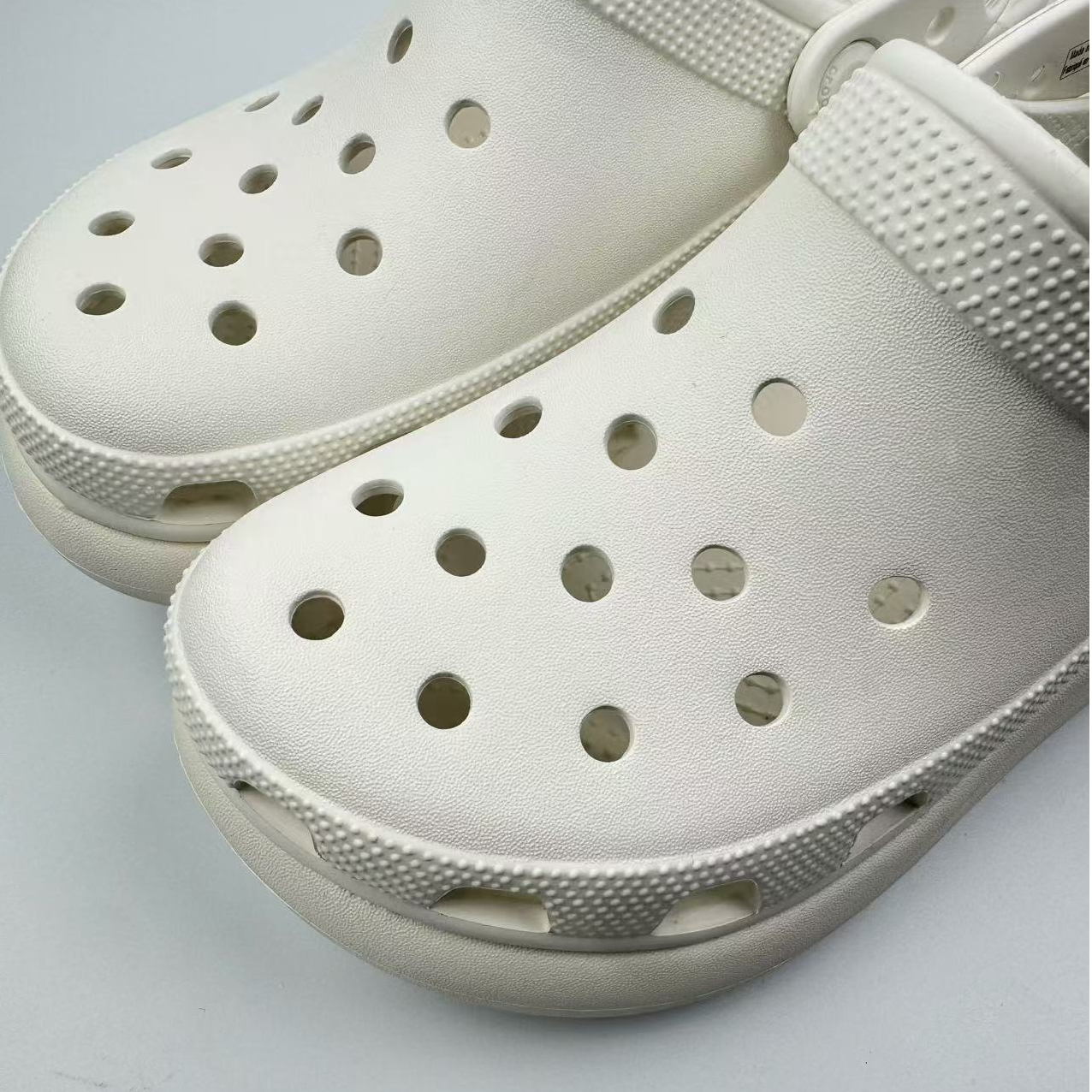 2025年欧洲站新款PF时尚百搭休闲经典洞洞鞋