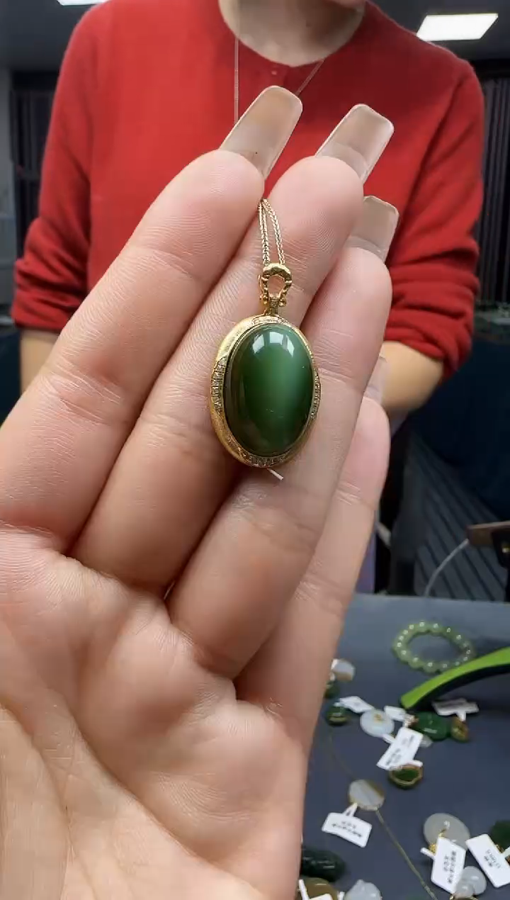 【闪购商品】和田玉挂件18K金镶嵌1