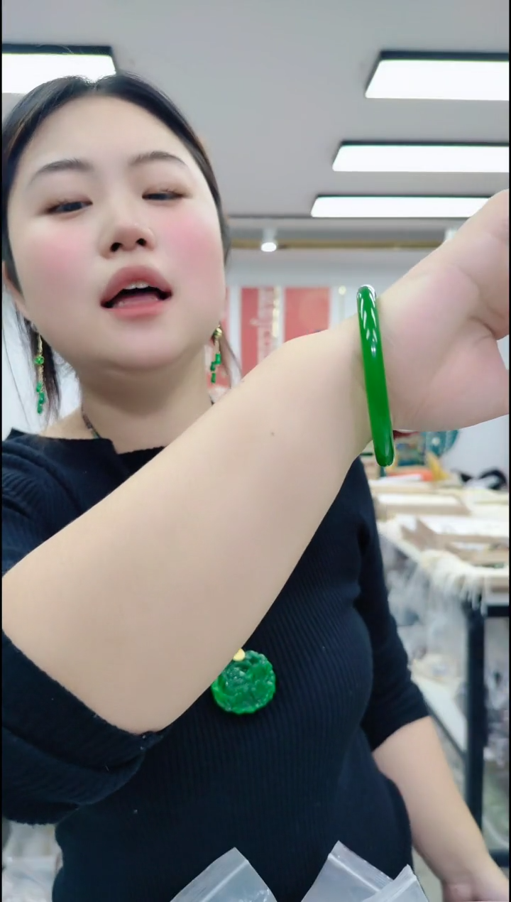 【闪购商品】和田玉（糖玉）手镯未镶嵌2334绿手镯