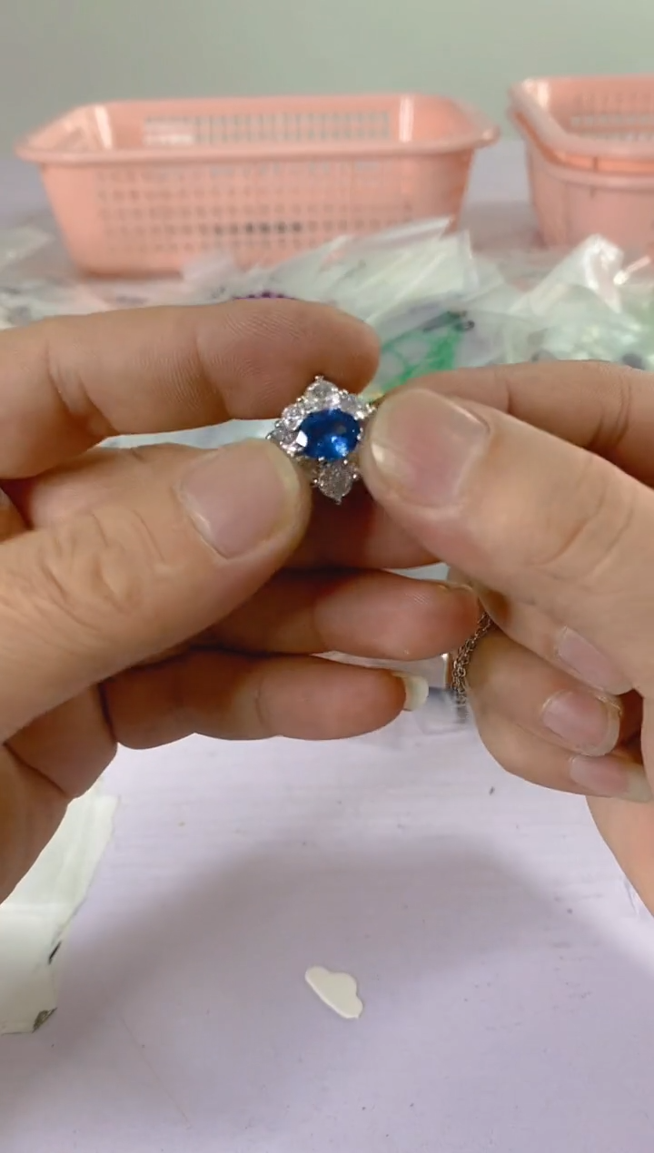 【闪购商品】水晶颈饰银S925镶嵌532红宝，蓝宝，多样性发一件赠链