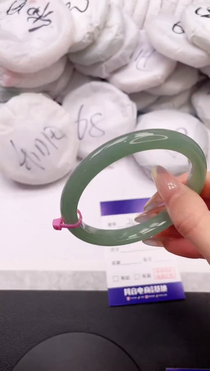 【闪购商品】石英质玉手镯未镶嵌31K349-61