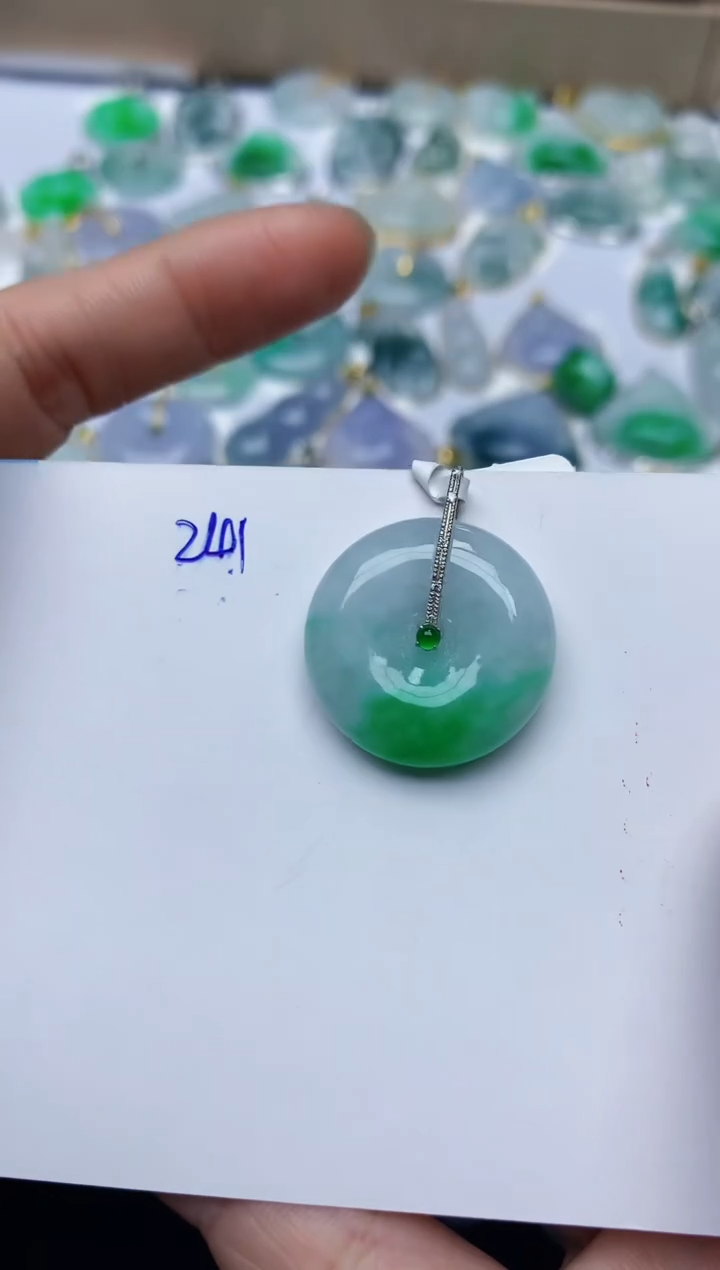 【闪购商品】翡翠颈饰18K金镶嵌天然翡翠A货   