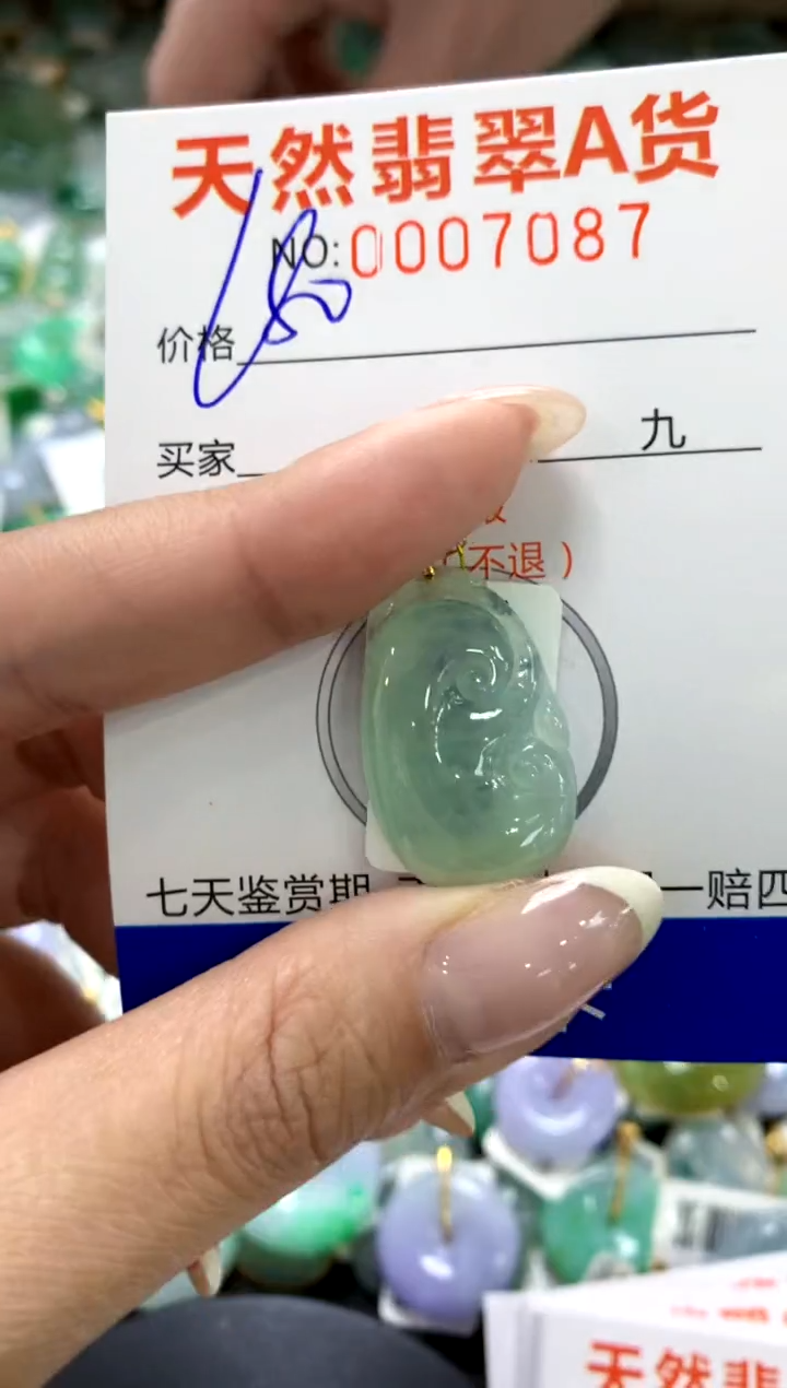 翡翠18K金镶嵌颈饰1111111111111111