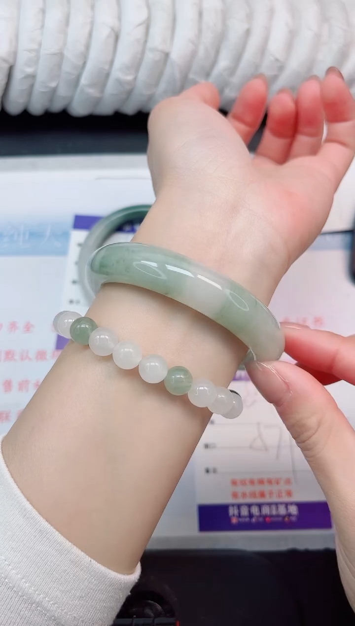【闪购商品】石英质玉手镯未镶嵌84#57.1