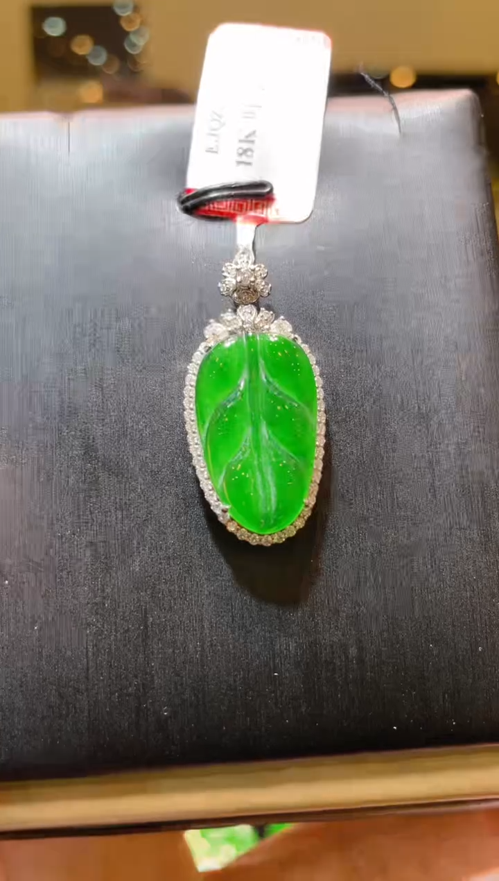 【闪购商品】翡翠吊坠(赠链)18K金镶嵌A84