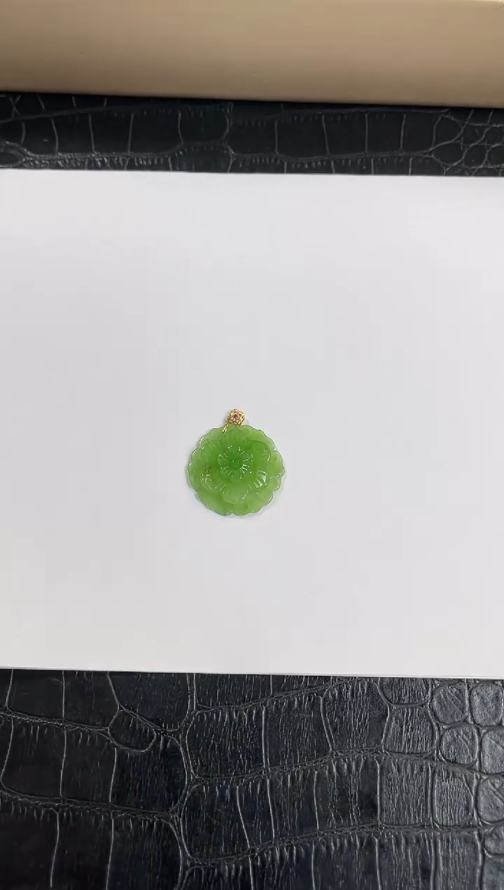 18K金镶嵌手镯和田玉吊坠