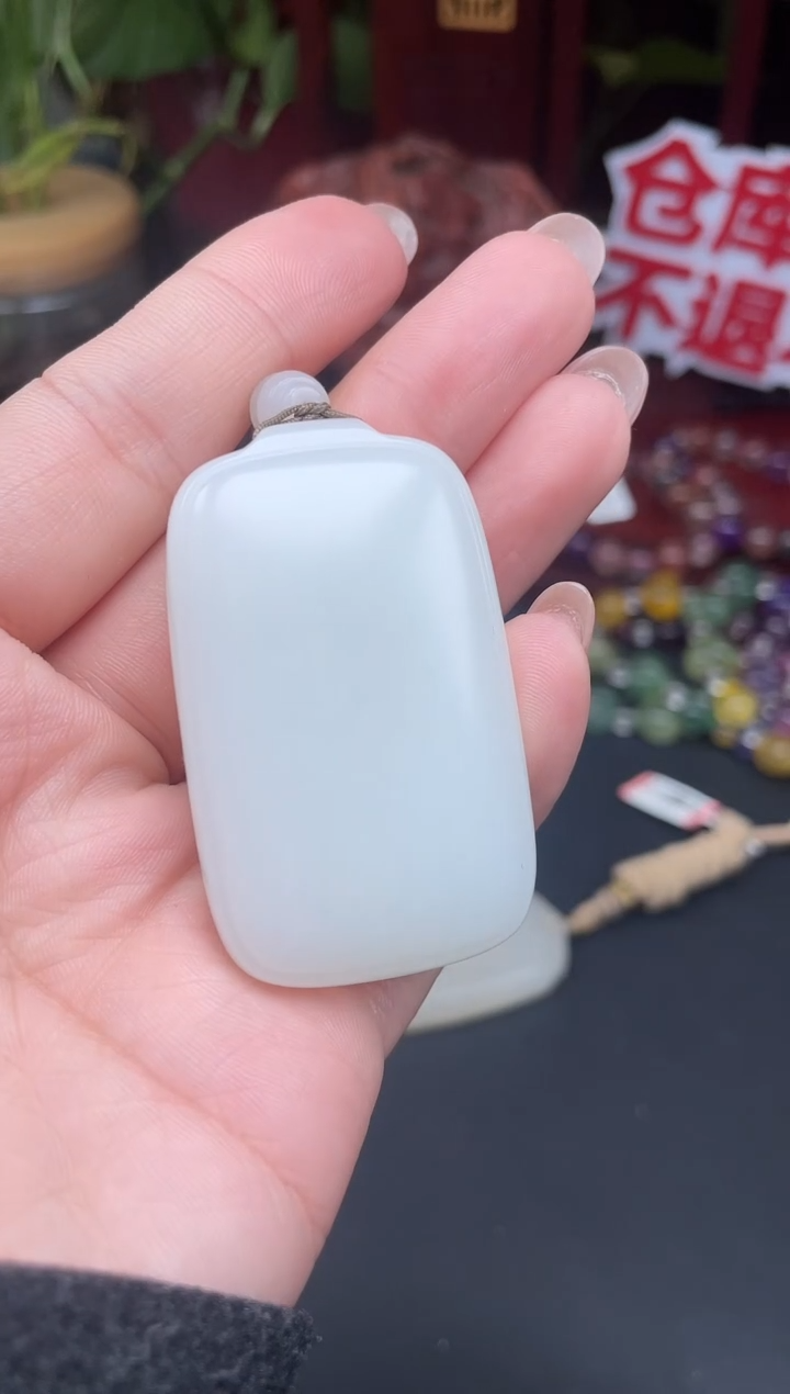 颈饰未镶嵌和田玉吊坠GH09