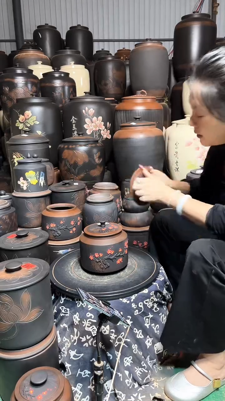 罐瑕疵茶叶罐 红梅德钟  081