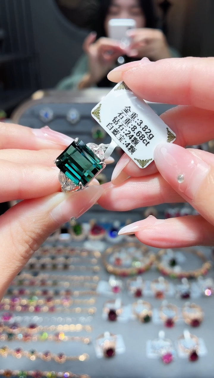 18K金镶嵌戒指碧玺8.68ct