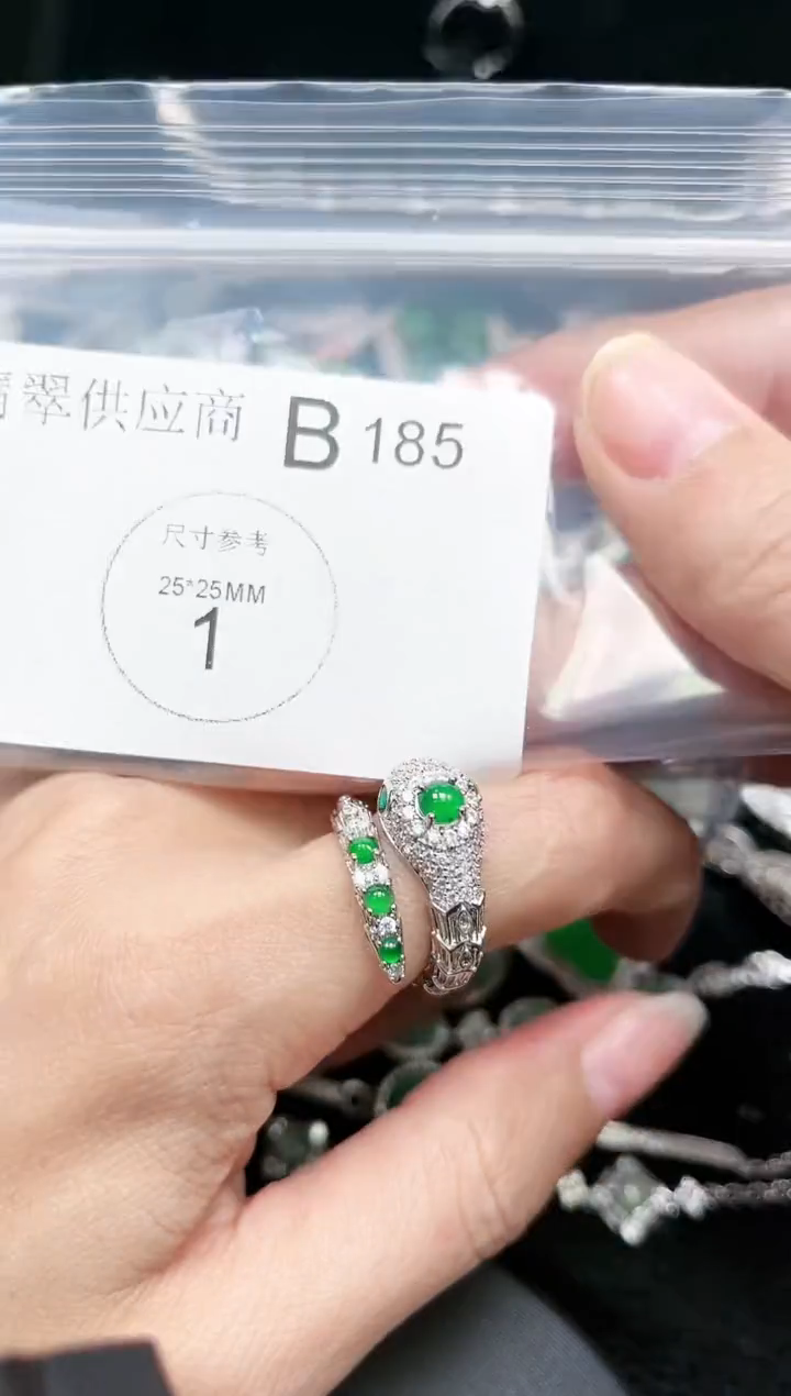 【闪购商品】翡翠颈饰未镶嵌赠皮绳185