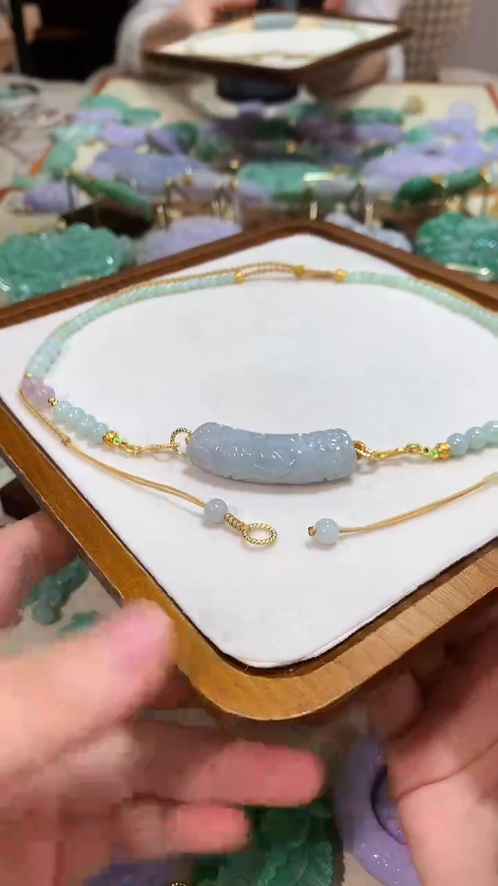 颈饰未镶嵌翡翠吊坠