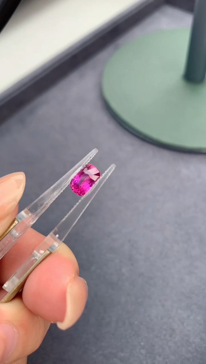 【闪购商品】彩色蓝宝石裸石未镶嵌1.5ct无烧粉蓝宝