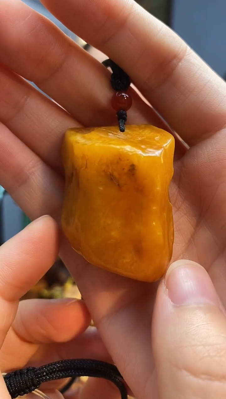 未镶嵌颈饰琥珀吊坠