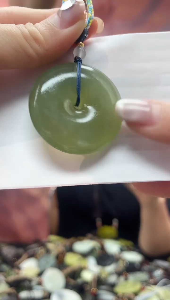 未镶嵌岫玉吊坠`