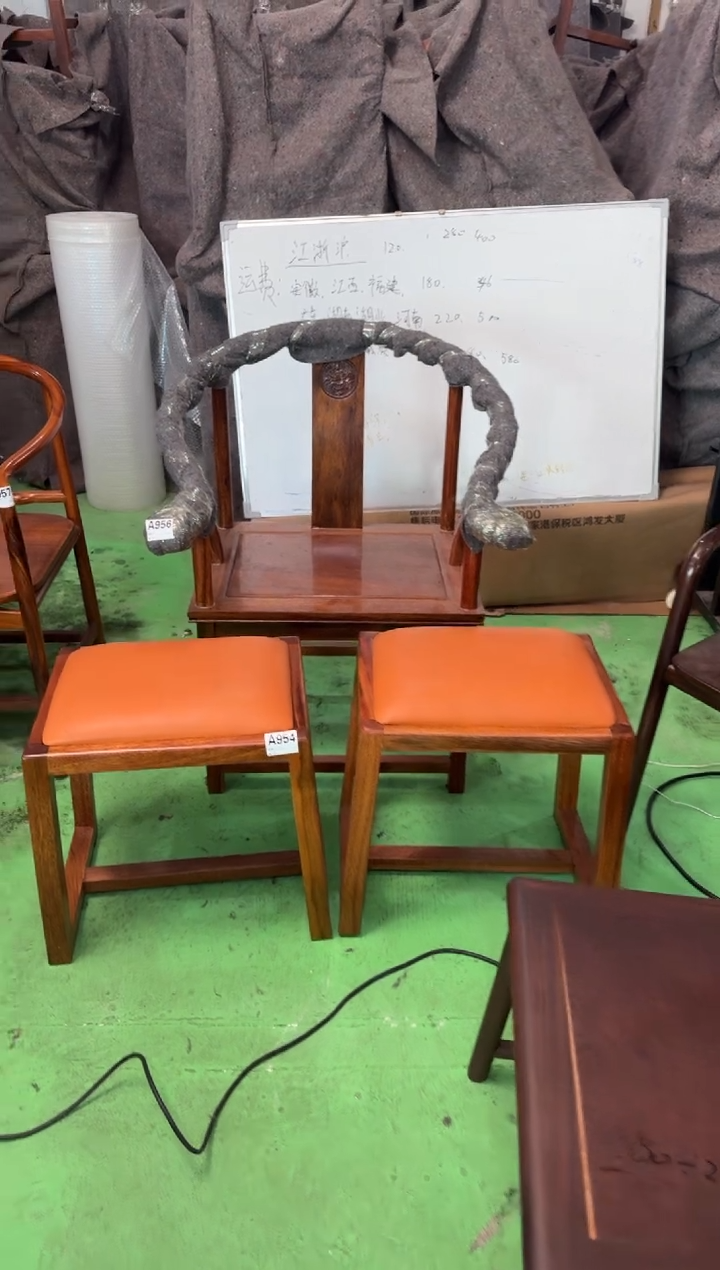 木（非红木类）进口款一圈椅两软包凳